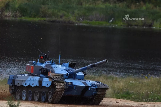 “坦克兩項”半決賽中國小組奪魁，“海上登陸”接力賽暫居第一